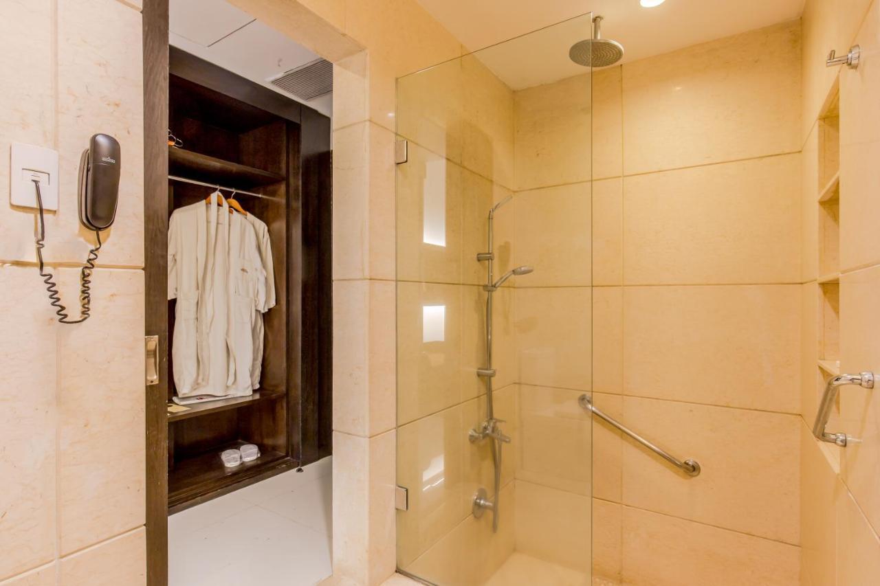 Executive King Or Twin Top Floor Rooms access to Steam Jacuzzi & Gym,965179408:JPEG
